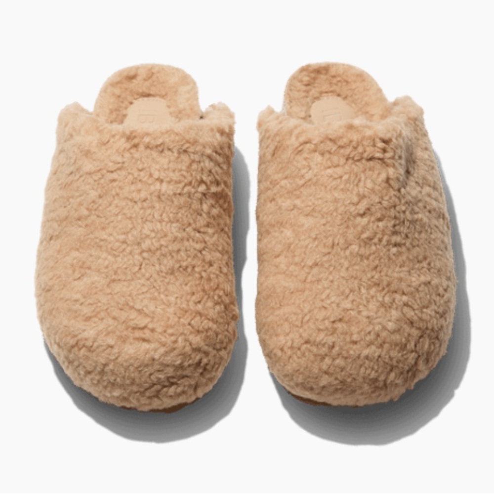 INTENTIONALLY BLANK Apres Slipper. NEW IN ORIGINAL
PACKAGING. Size 6. - Picture 7 of 9